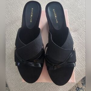 NWOT bandolino sandals